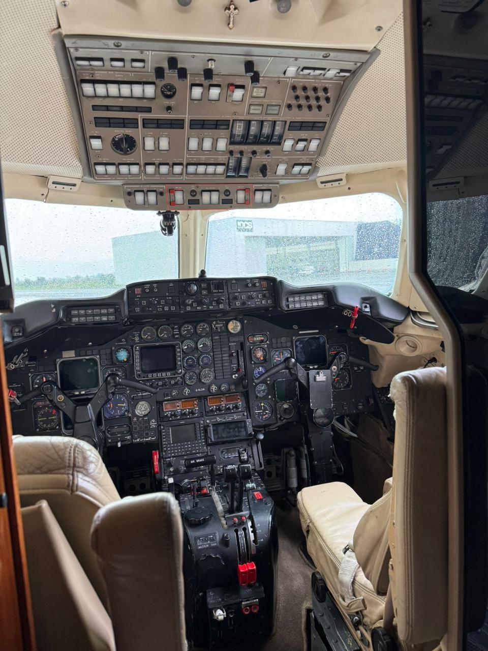 Hawker 700 4